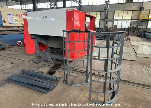 Ultime notizie aziendali su Modello 2400F con maglia di setaccio di ricambio per la Russia Jumbo Bag Client,PP big bags pre cutting machine,PP bag shredder,large capacity