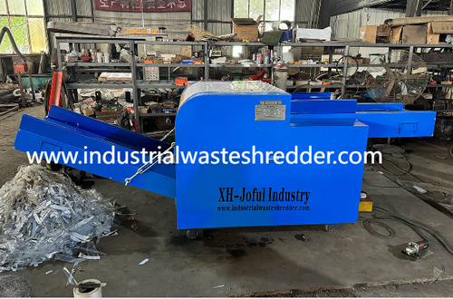 Ultime notizie aziendali su 800C Macchina di taglio per pellicole in rotoli di PET,piccola triturazione per pellicole in rotoli di plastica,capacità 300-500 kg/ora