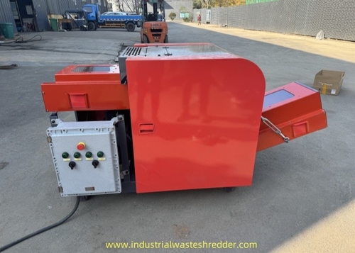 Ultime notizie aziendali su Grinder per la frantumazione di fibre di carbonio, motore a prova di esplosione per uso in laboratorio