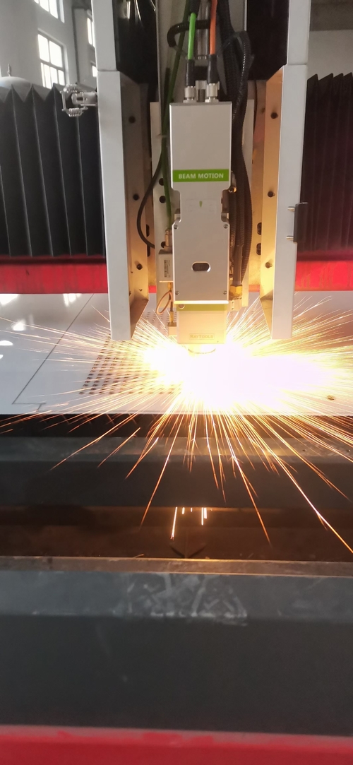 Ultime notizie aziendali su Progressi all'avanguardia nella tecnologia del taglio laser a fibra