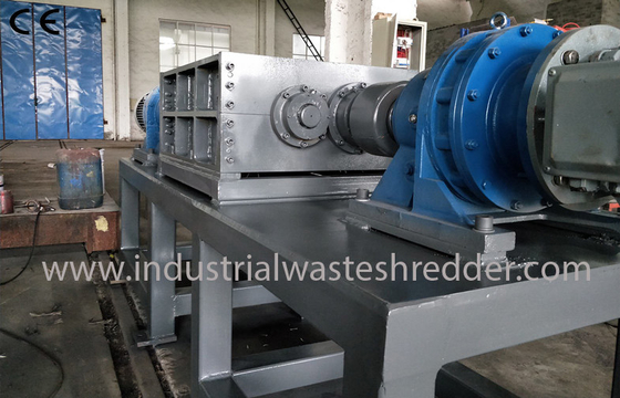 Un buon prezzo. Doppia macchina della trinciatrice dell'asse del residuo, macchina di plastica industriale della trinciatrice in linea