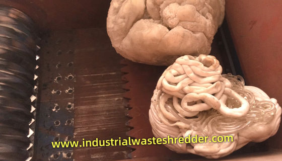 Un buon prezzo. Macchine per la triturazione di blocchi senza alogeni di tipo PP per la testa dell'estrusore 45KW 400-700kg all'ora in linea