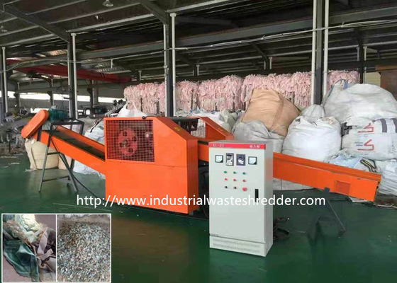 Un buon prezzo. Dissipazione di calore della trinciatrice del materiale adesivo della tagliatrice dello straccio dei materiali dell'ANIMALE DOMESTICO buona in linea