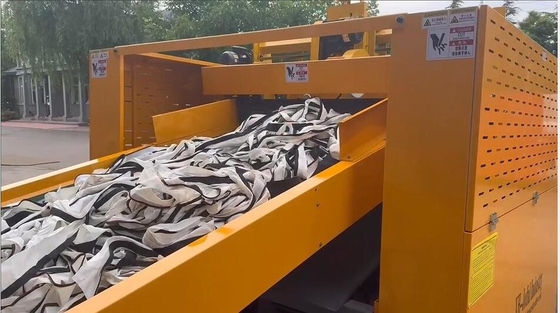 Un buon prezzo. Macchine di taglio di tessuti di alta efficienza di rottami tessili in linea