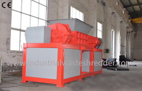 Un buon prezzo. Consumo di energia di plastica di minimo della trinciatrice residua di 2 assi per i tubi di drenaggio in linea