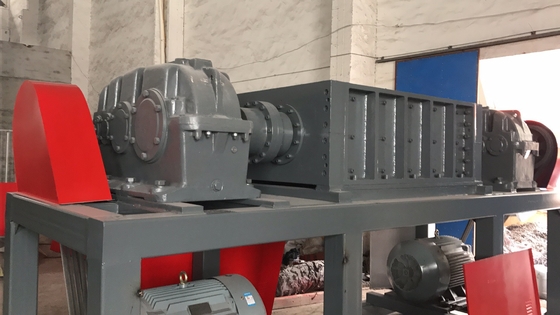 Un buon prezzo. Prestazione di plastica della stalla di alta precisione della macchina del frantoio dello spreco del film dell'HDPE in linea