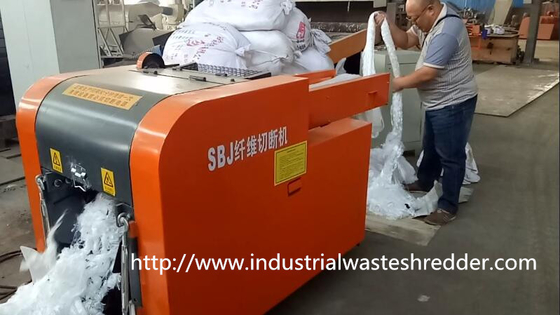Un buon prezzo. Coltello girevole della trinciatrice industriale del film plastico per il residuo della fibra del polipropilene in linea