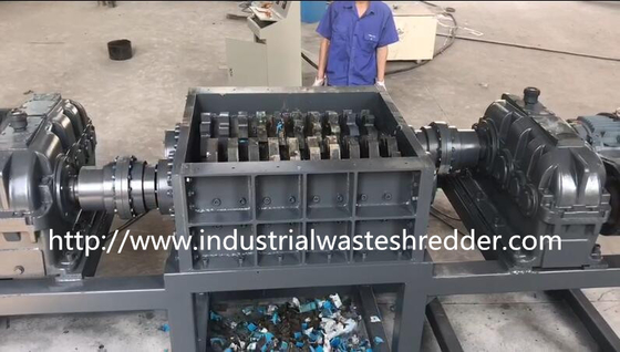 Un buon prezzo. Trinciatrice dell'asse del bene durevole 4, trinciatrice legna/del plastica del pallet che ricicla macchina in linea