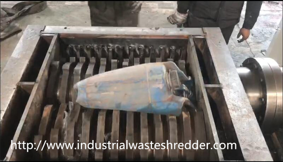 Double Shaft Waste Bottle Shredder Machine Good Toughness For Plastic Scraps