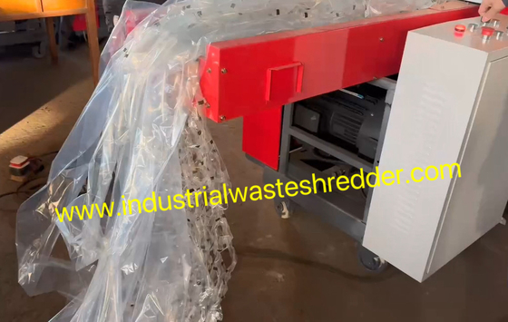 Un buon prezzo. 800F Piccolo Plastic PE Film Pre Shredder Machine, Mini Economical Crusher Machine per Film di Plastica, risparmio di spazio.7Motore di taglio da 0,5 kW in linea