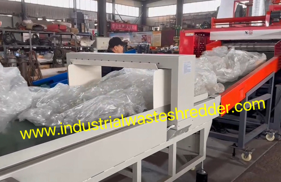 2400f PP PP PE PET PLIFFICA SHREDDER, ALTA EFFICAZIONE MONOFILAMENTO SCHEDDER MACCHINE 1000-2000 kg all'ora, resistenza alla lama della lama con filati RAFIa PP PP RAFIA