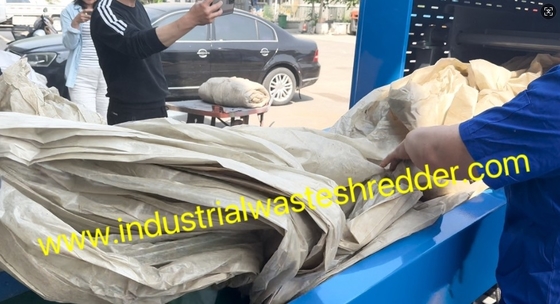 Un buon prezzo. Strumentazione per la riduzione delle dimensioni della pellicola in HDPE OPP Capacità superiore a 500 kg all'ora, macchina di triturazione di fogli di alluminio PP in linea