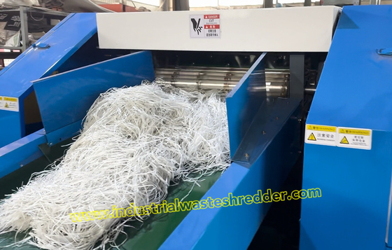 Trituratore di monofilamenti di plastica in PP, pre-trituratore di filati di rifiuti ad alta efficienza, risparmio energetico, trituratore per PP Raffia, trituratrice di corde in PP con trasportatore di ingresso e uscita, lama resistente all'usura