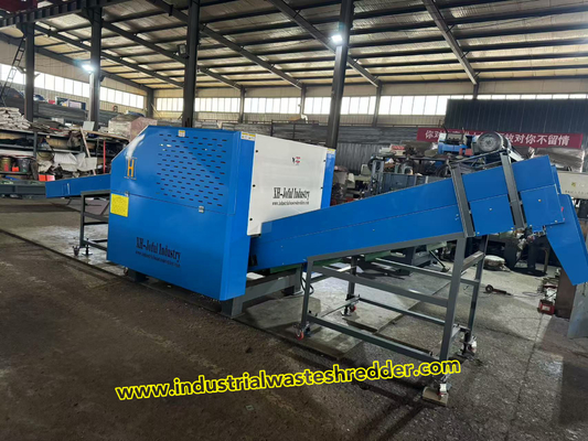 Macchina di taglio carta di pasta di legno 1600F Trinciatrice di carta di scarto con capacità di 1000 kg/h e lunghezza del trasportatore personalizzata