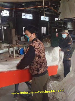 Rottame di tessuti non tessuti per rifiuti industriali 18.5KW 700-900kg/h 4 2 Lame per il taglio di materiali morbidi