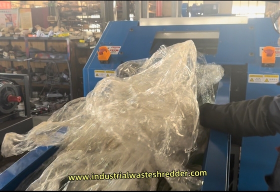 Un buon prezzo. Trituratore di pellicole di plastica Trituratore di pellicole di plastica Trituratore di pellicole di plastica OPPS BOPP Trituratore di pellicole di plastica con lame rotanti Tritore di pellicole di plastica di grande capacità in linea
