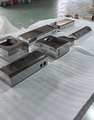 La lavorazione di strumenti di precisione di laboratorio medico, realizzati in acciaio inossidabile 304, 316 materiali, può essere fabbricato in base alle vostre esigenze, taglio laser, piegatura, trattamento di specchi superficiali esterni