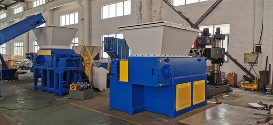 Un buon prezzo. I grumi del PE dei pp rottama il supporto della trinciatrice XR700, 37KW il diametro rotar 280-400mm, lunghezza di 700mm in linea