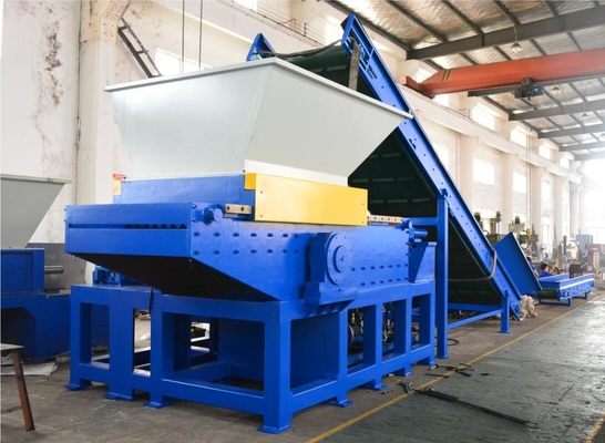 Un buon prezzo. Trinciatrice dei film plastici di XRM 1000, trinciatrice dei film dell'HDPE del PE dei pp, motore 55KW, tagliuzzante dimensione 1000*1000 millimetro della camera in linea
